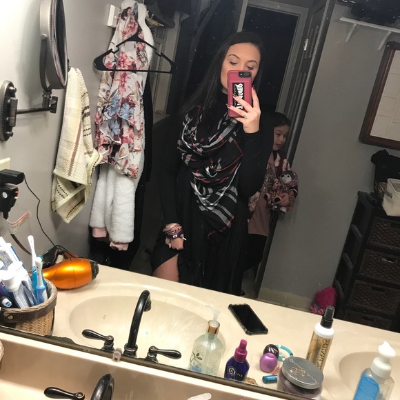 Meet your Posher, Lauren - Picture 6 of 7